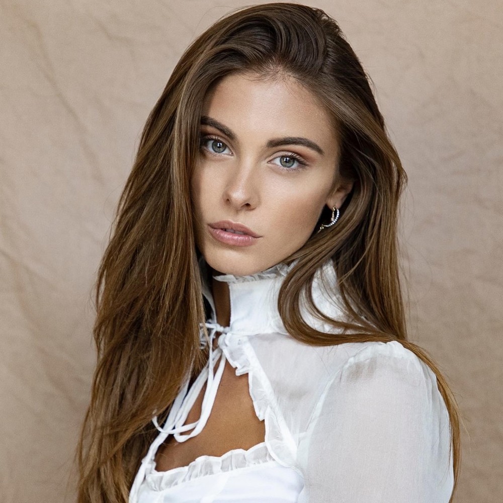 Meet your Posher, Carmella